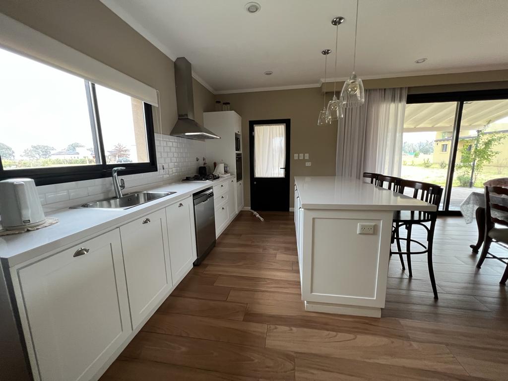 Casa 3 Dorm. 3 Baños – La Federala – Lobos