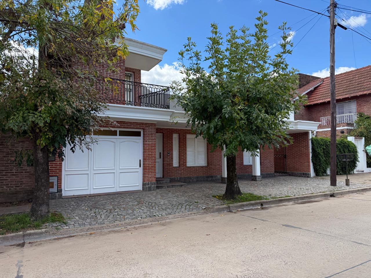 Casa – 2 Dorm.- 3 Baños- Lobos Centro