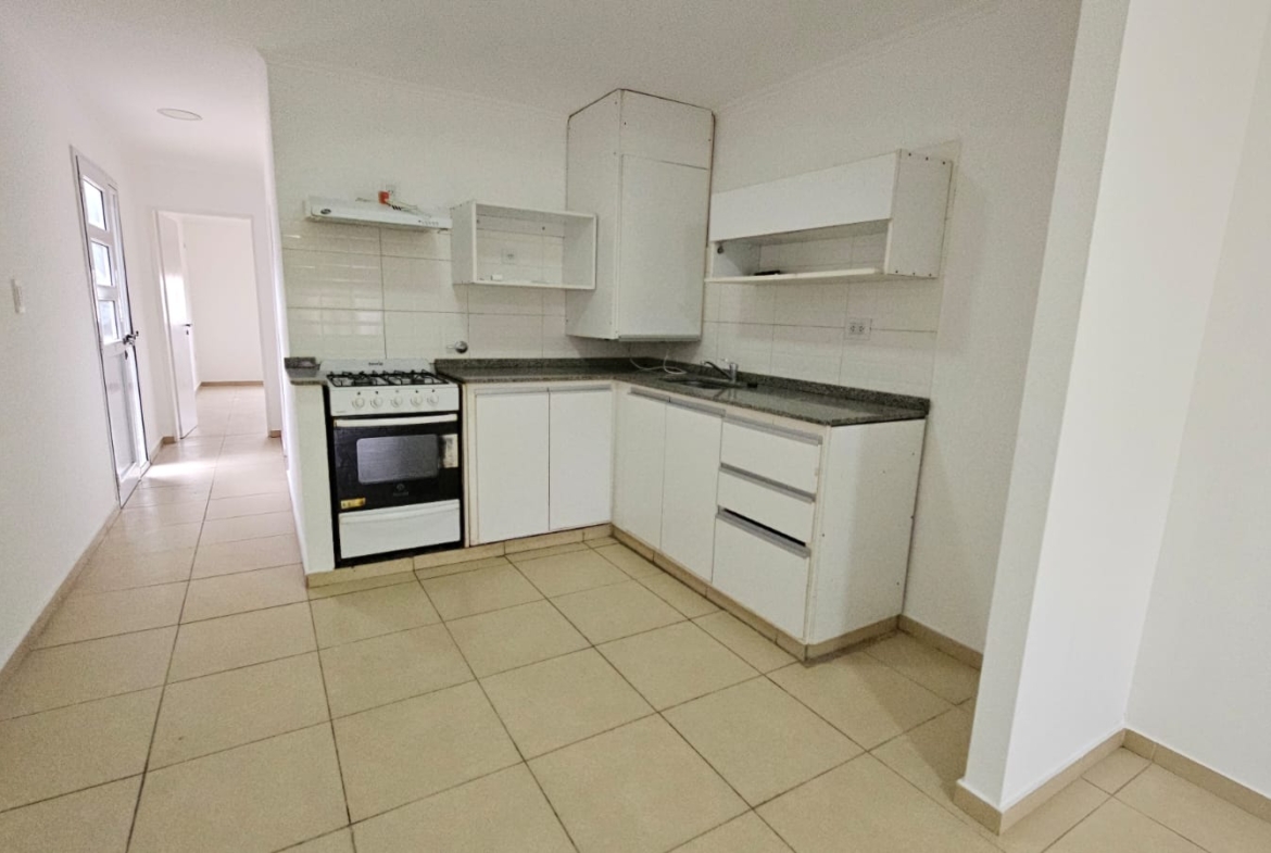 Alquiler Planta Alta – 1 Dorm. – Lobos