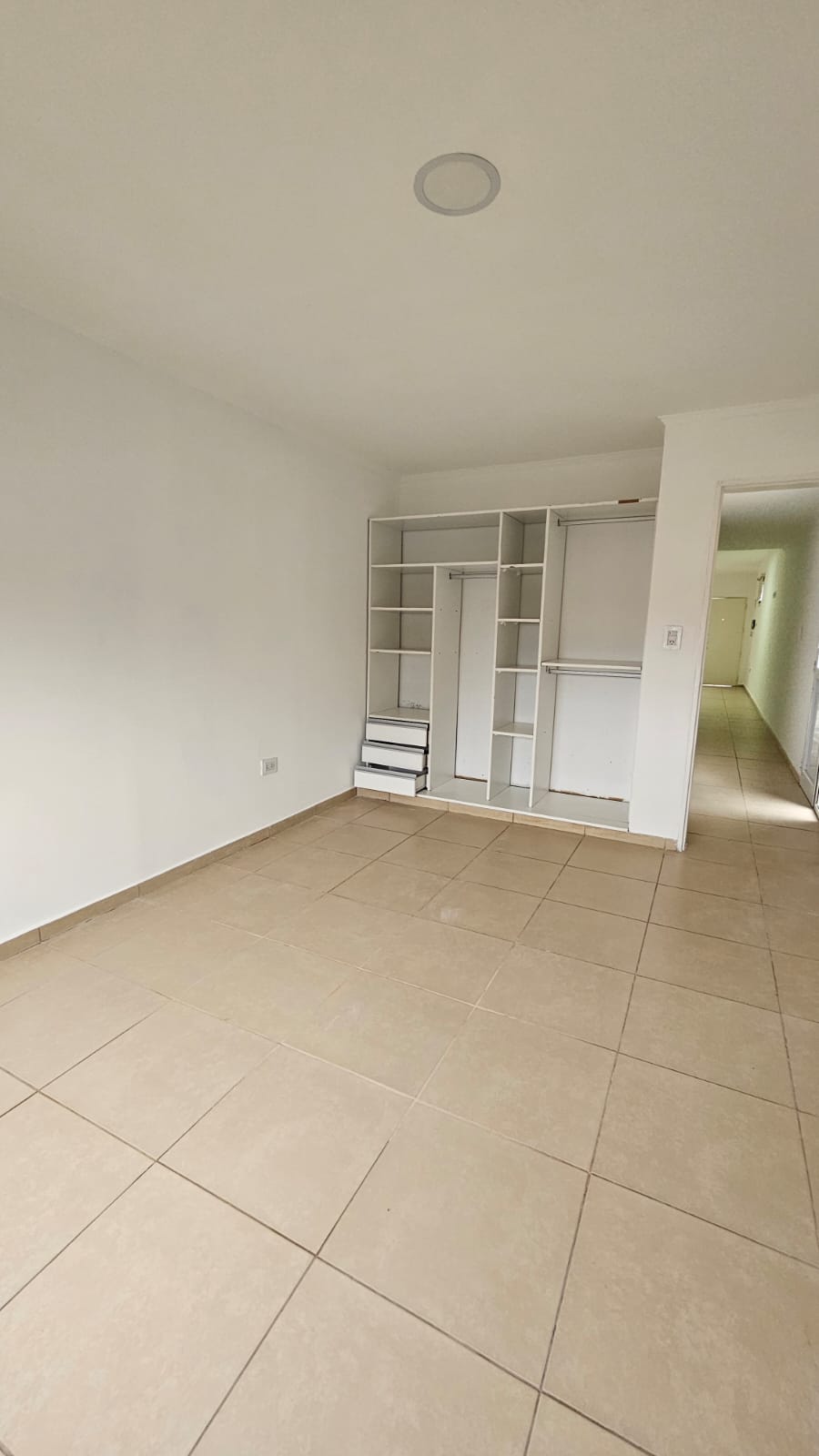 Alquiler Planta Alta – 1 Dorm. – Lobos