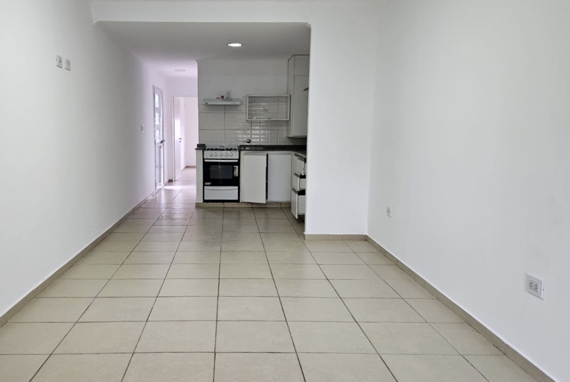 Alquiler Planta Alta – 1 Dorm. – Lobos