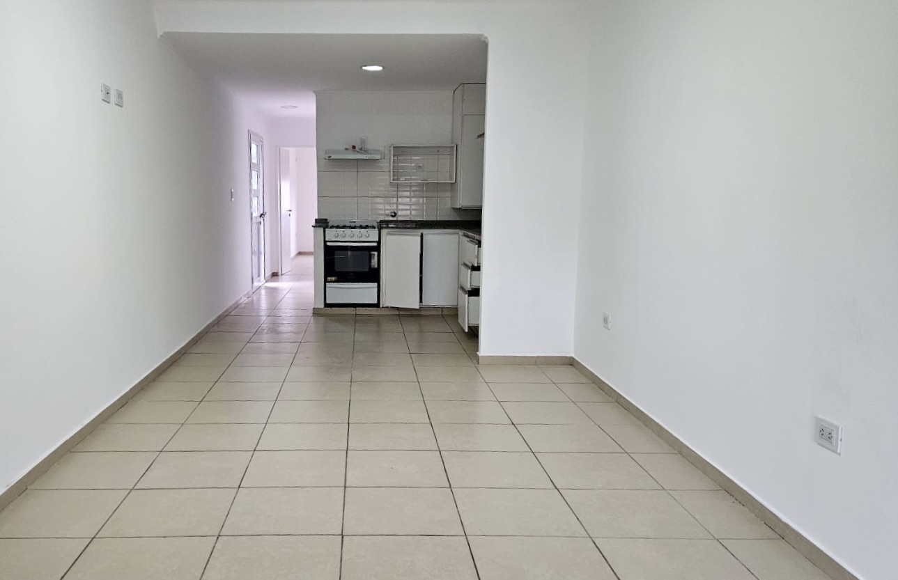 Alquiler Planta Alta – 1 Dorm. – Lobos