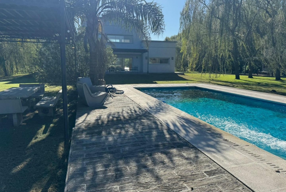 Chacra 2 Dorm. – 3 Baños – Barrio Cerrado Chacras de Uribelarrea