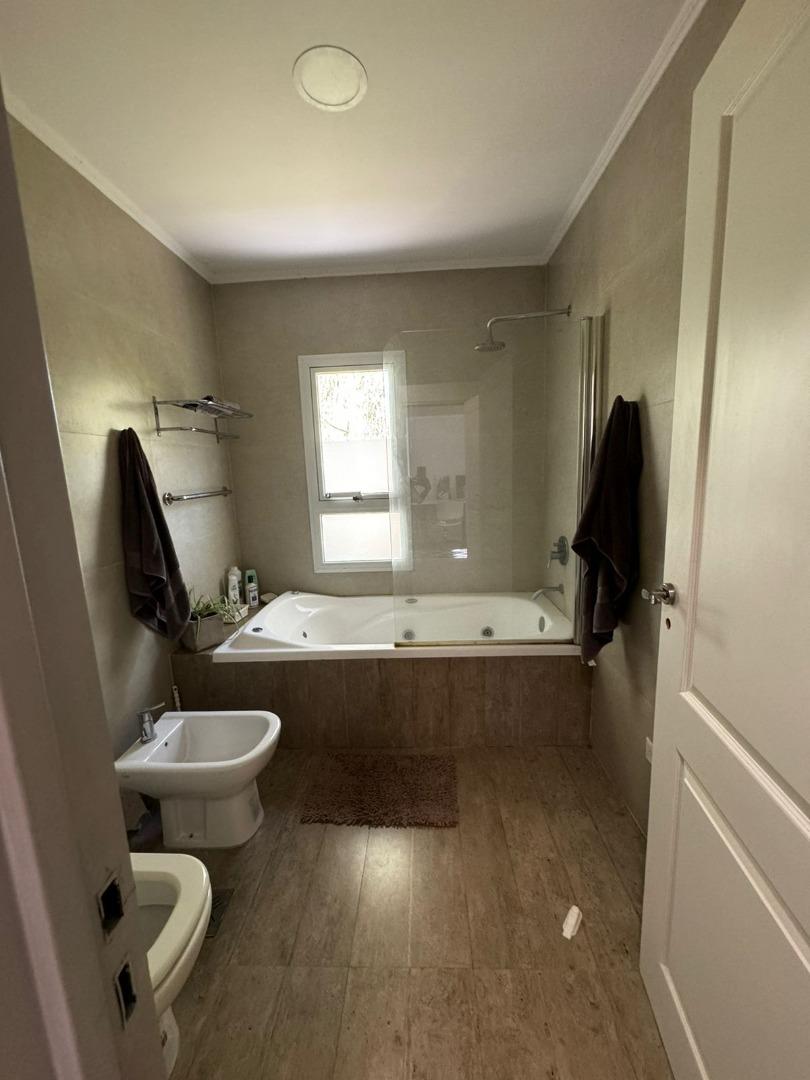 Chacra 2 Dorm. – 3 Baños – Barrio Cerrado Chacras de Uribelarrea