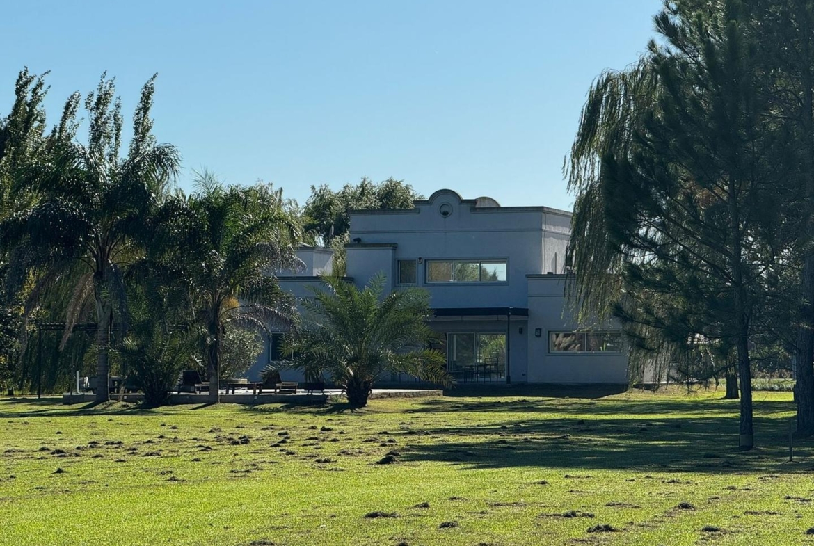 Chacra 2 Dorm. – 3 Baños – Barrio Cerrado Chacras de Uribelarrea