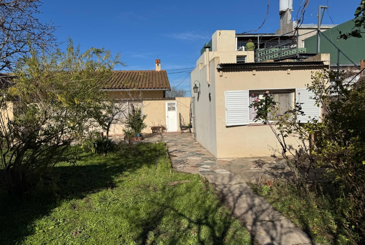 CASA – DEPENDENCIA – GALPON – LOBOS