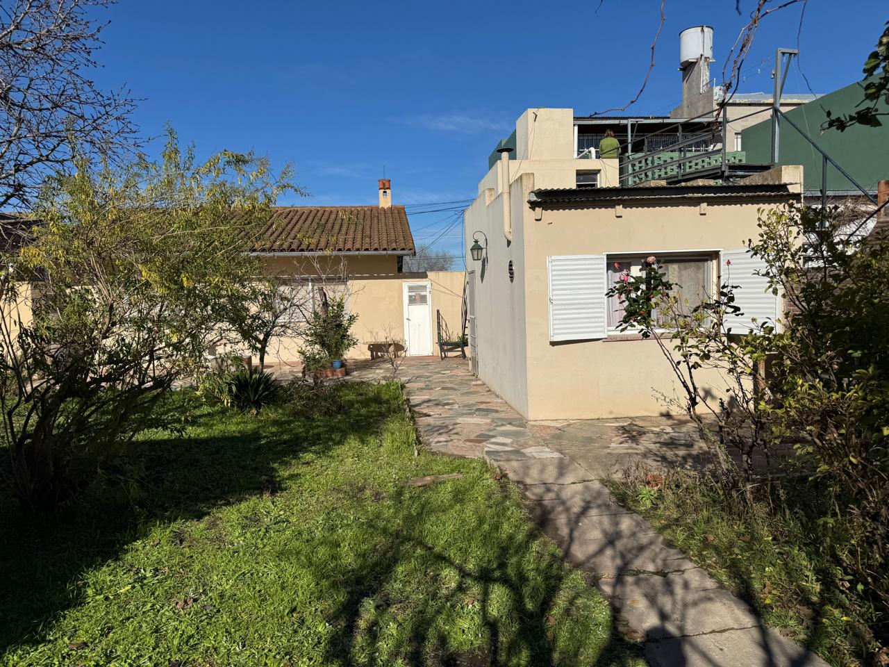 CASA – DEPENDENCIA – GALPON – LOBOS
