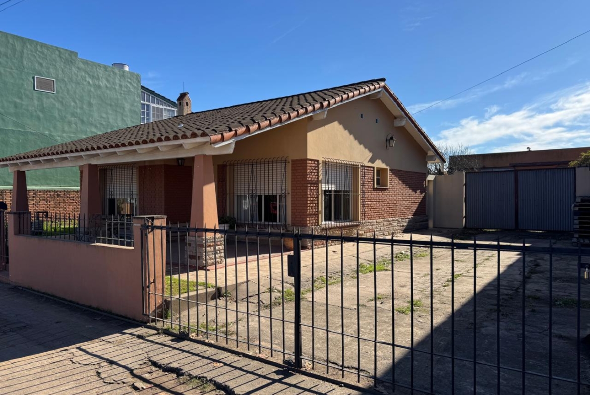 CASA – DEPENDENCIA – GALPON – LOBOS