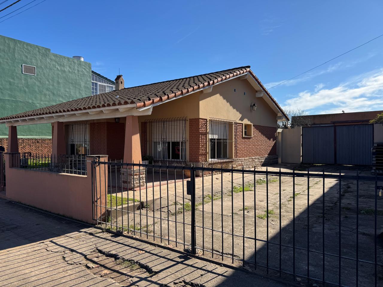 CASA – DEPENDENCIA – GALPON – LOBOS