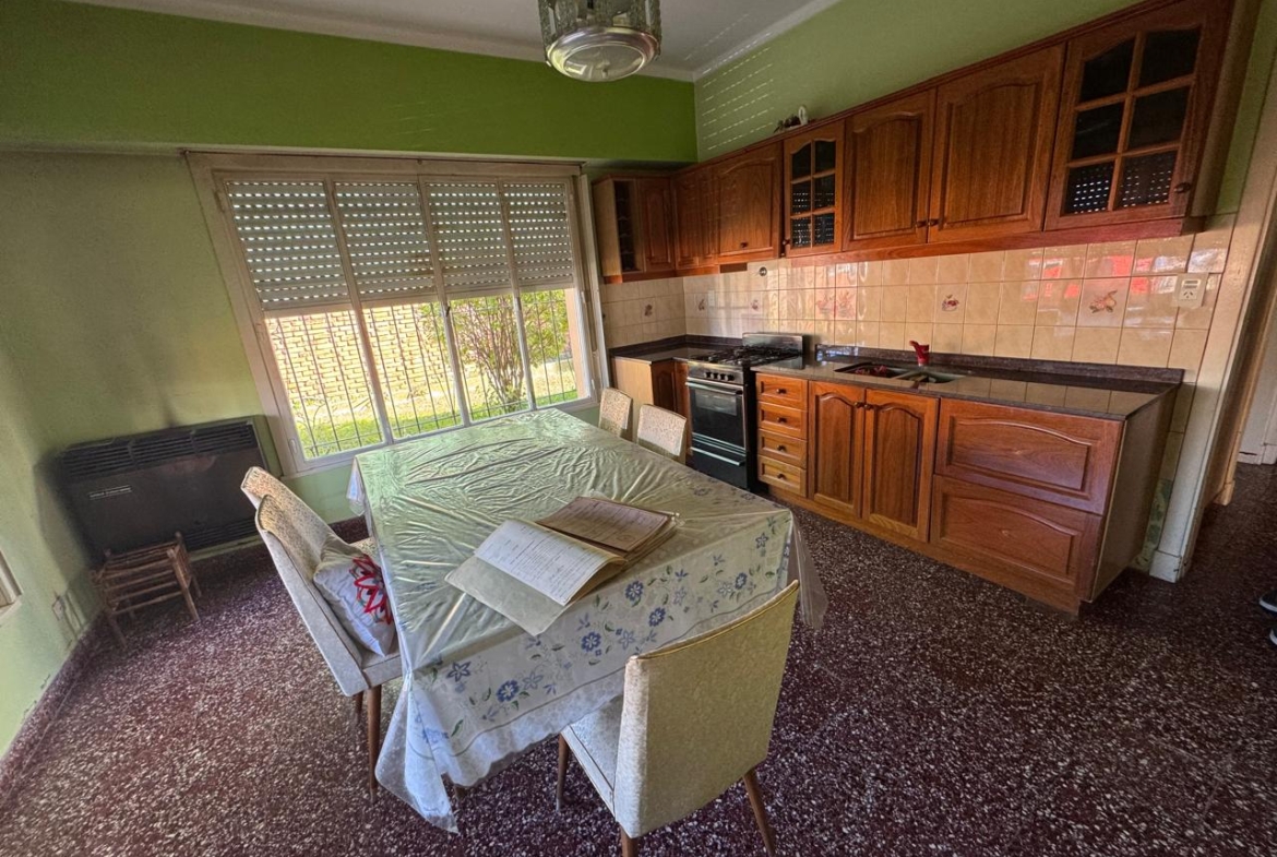 CASA – DEPENDENCIA – GALPON – LOBOS
