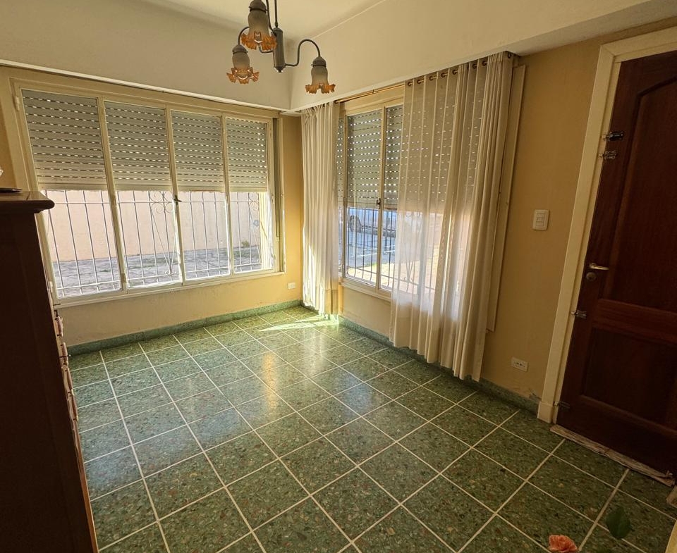 CASA – DEPENDENCIA – GALPON – LOBOS