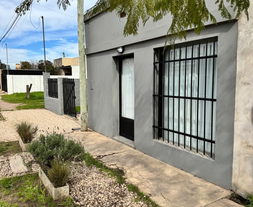 Casa y Local a la calle – Lobos
