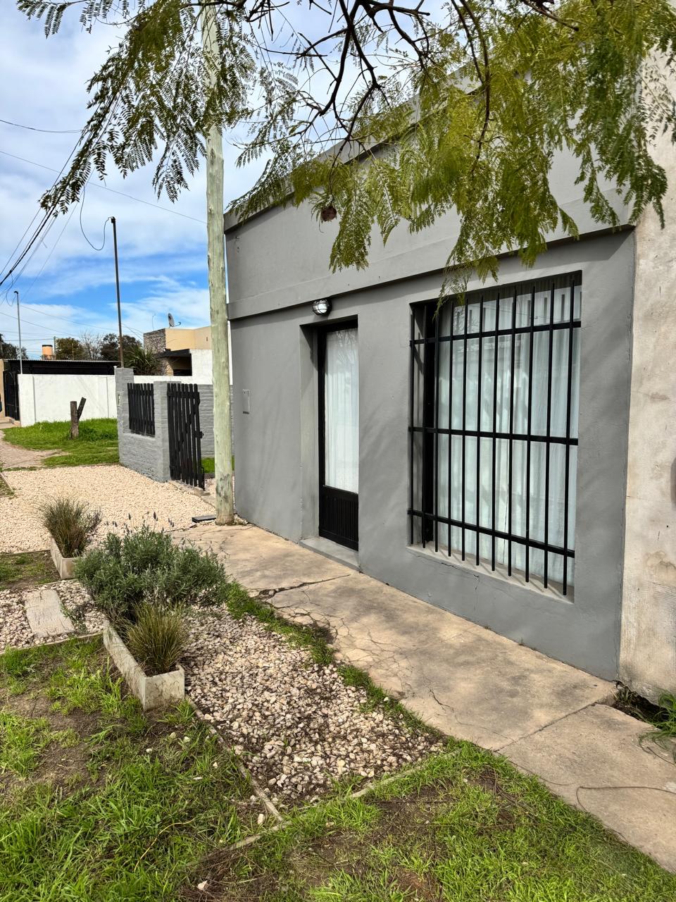 Casa y Local a la calle – Lobos