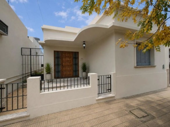 Casa 3 Dorm. 2 Baños – Lobos
