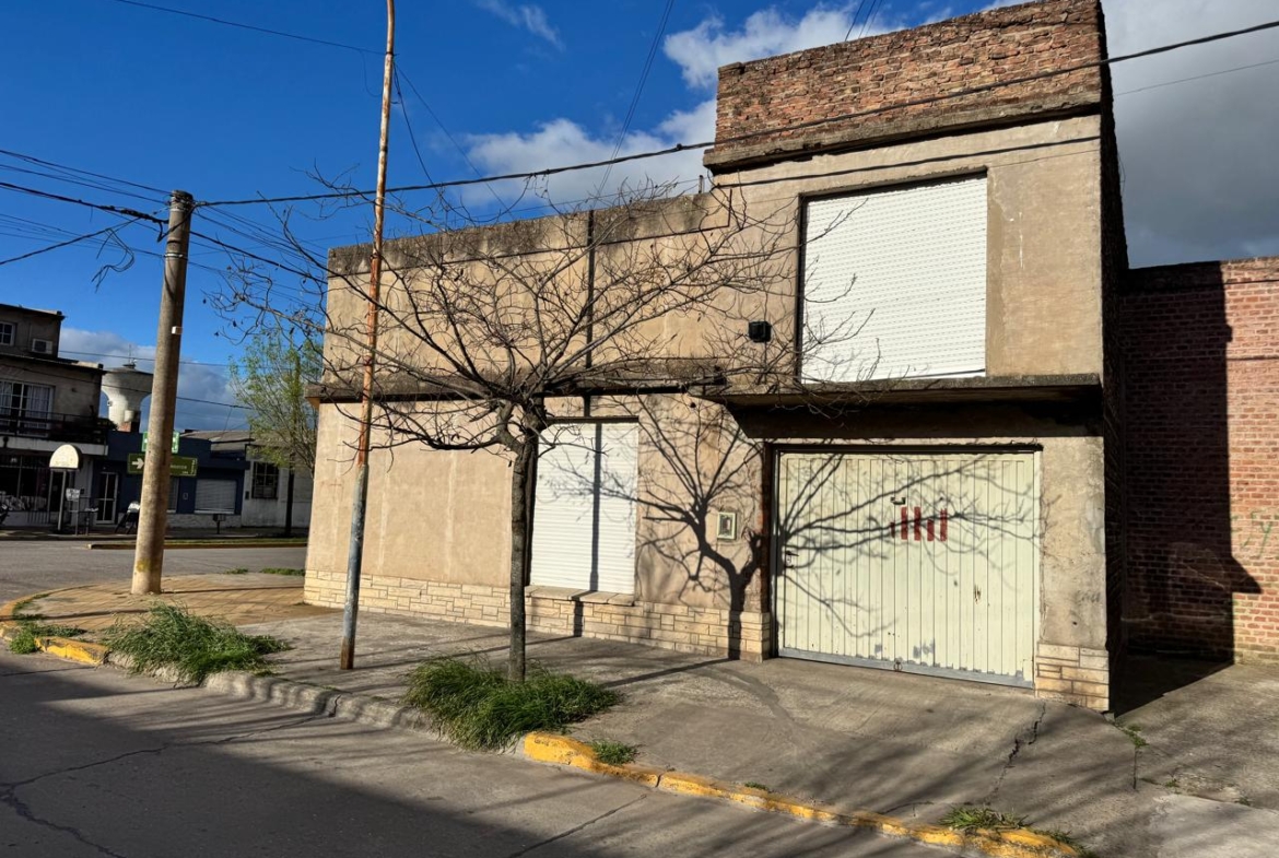 A Refaccionar Casa – Ideal desarrollo comercial – Mixto