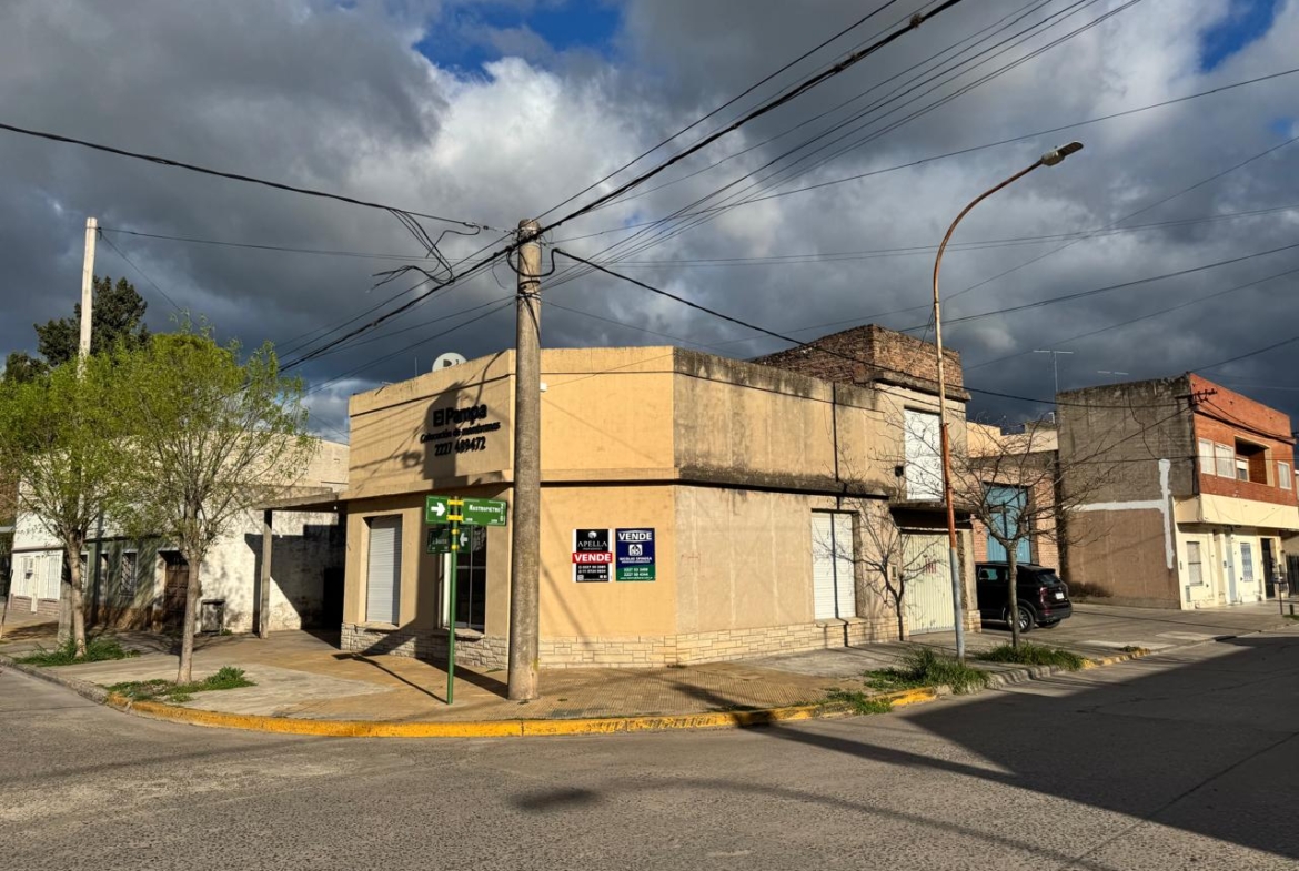 A Refaccionar Casa – Ideal desarrollo comercial – Mixto