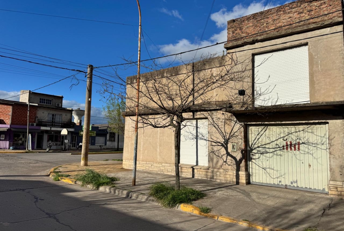 A Refaccionar Casa – Ideal desarrollo comercial – Mixto