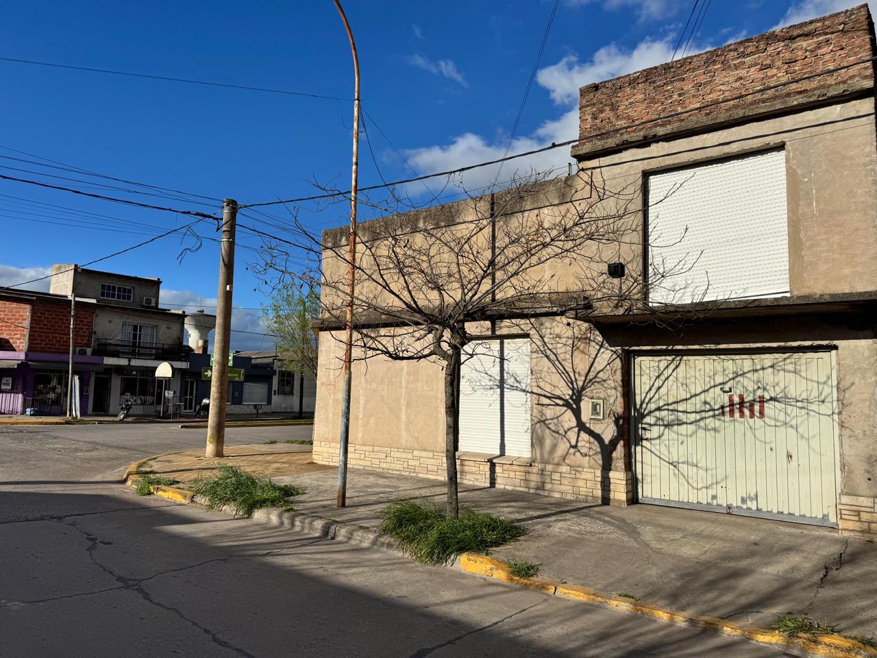 A Refaccionar Casa – Ideal desarrollo comercial – Mixto