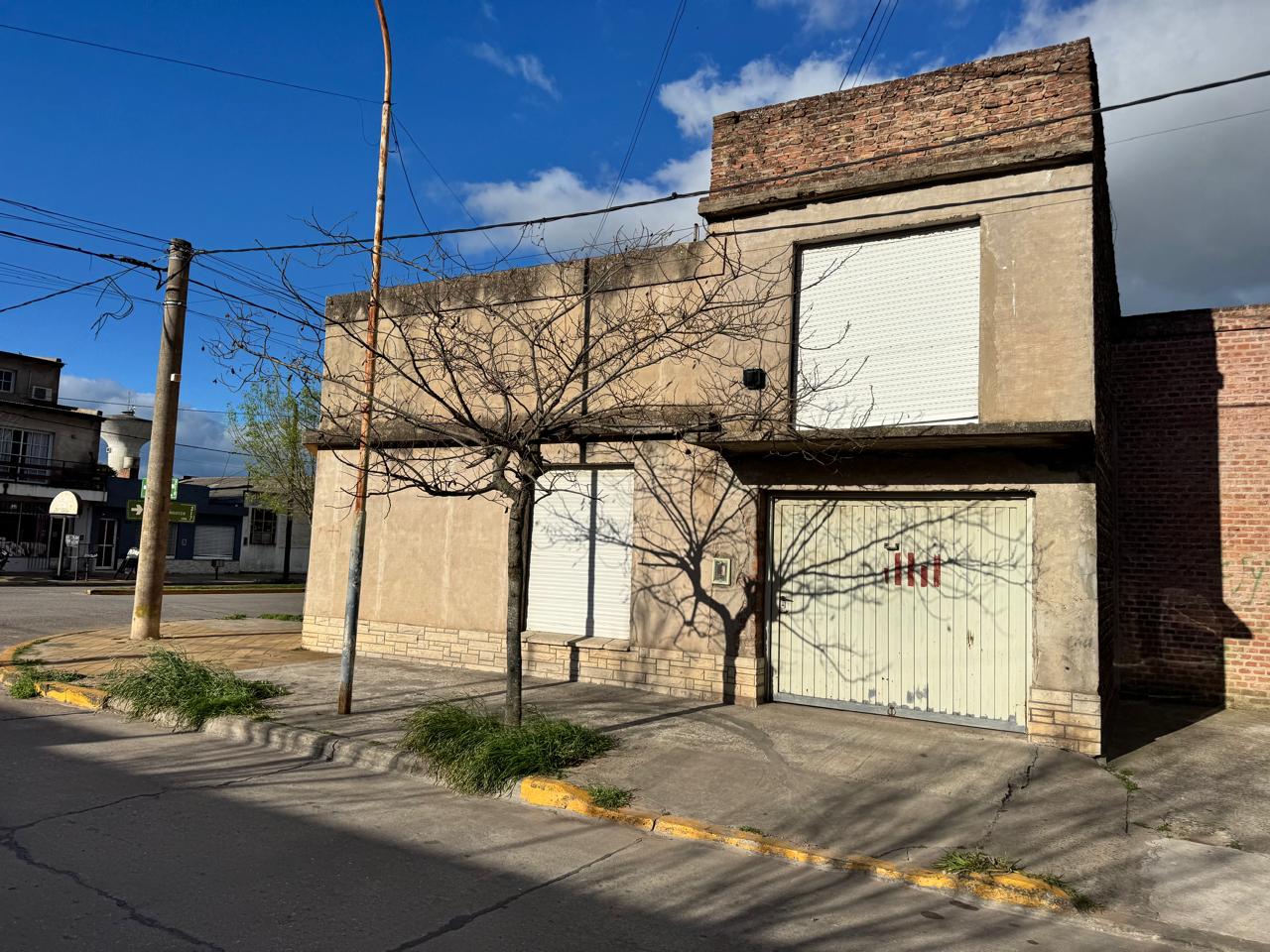 A Refaccionar Casa – Ideal desarrollo comercial – Mixto