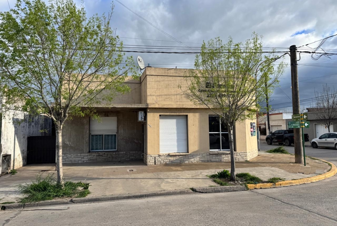 A Refaccionar Casa – Ideal desarrollo comercial – Mixto