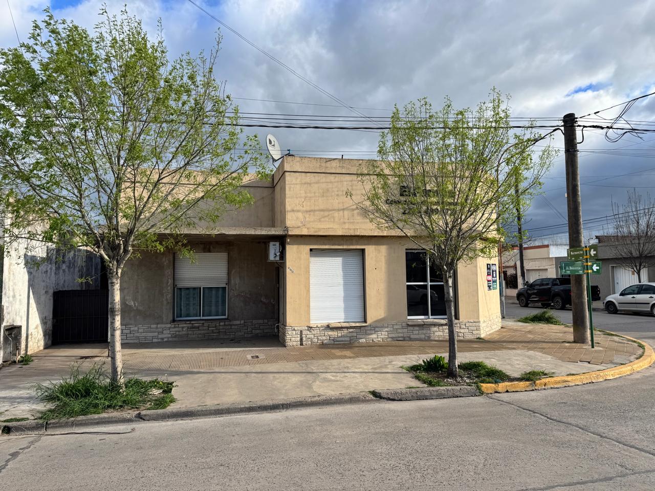 A Refaccionar Casa – Ideal desarrollo comercial – Mixto