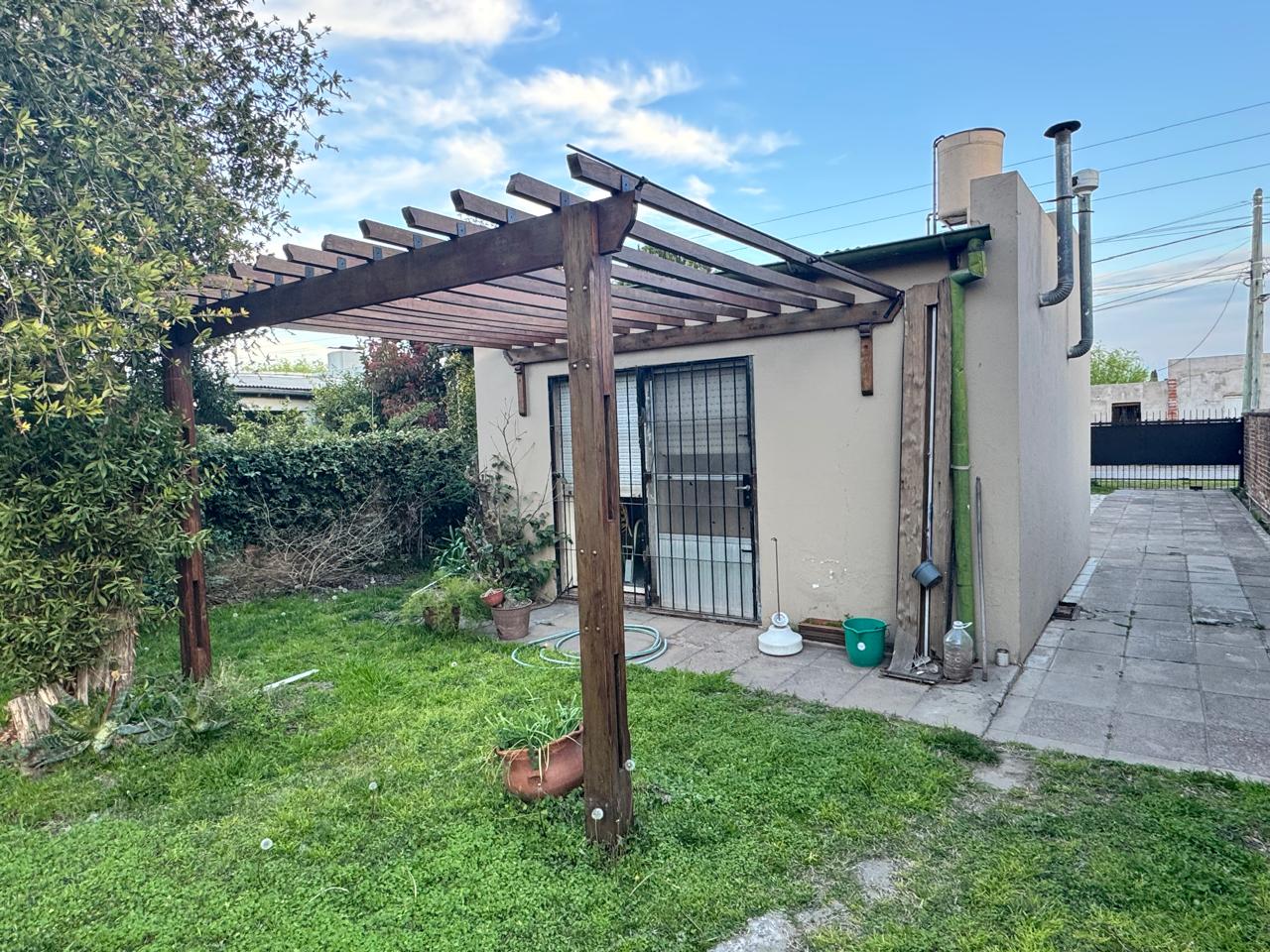 Casa 2 Dorm. Cochera – Patio – Lobos