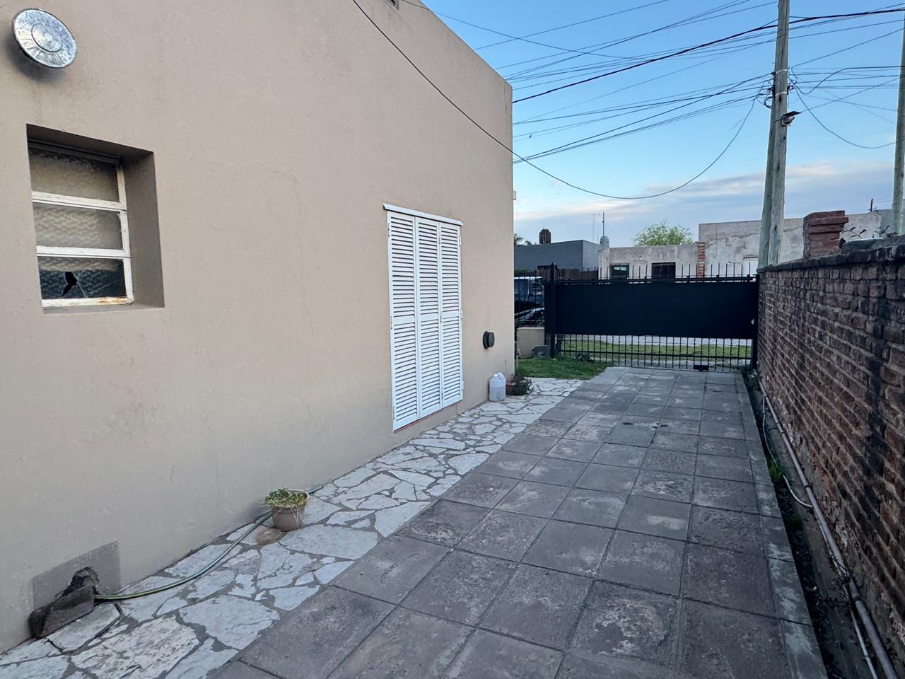 Casa 2 Dorm. Cochera – Patio – Lobos