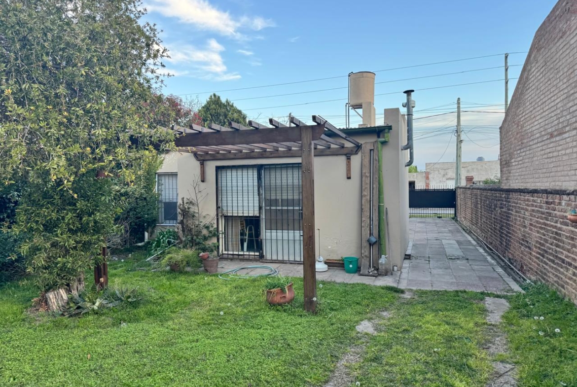 Casa 2 Dorm. Cochera – Patio – Lobos
