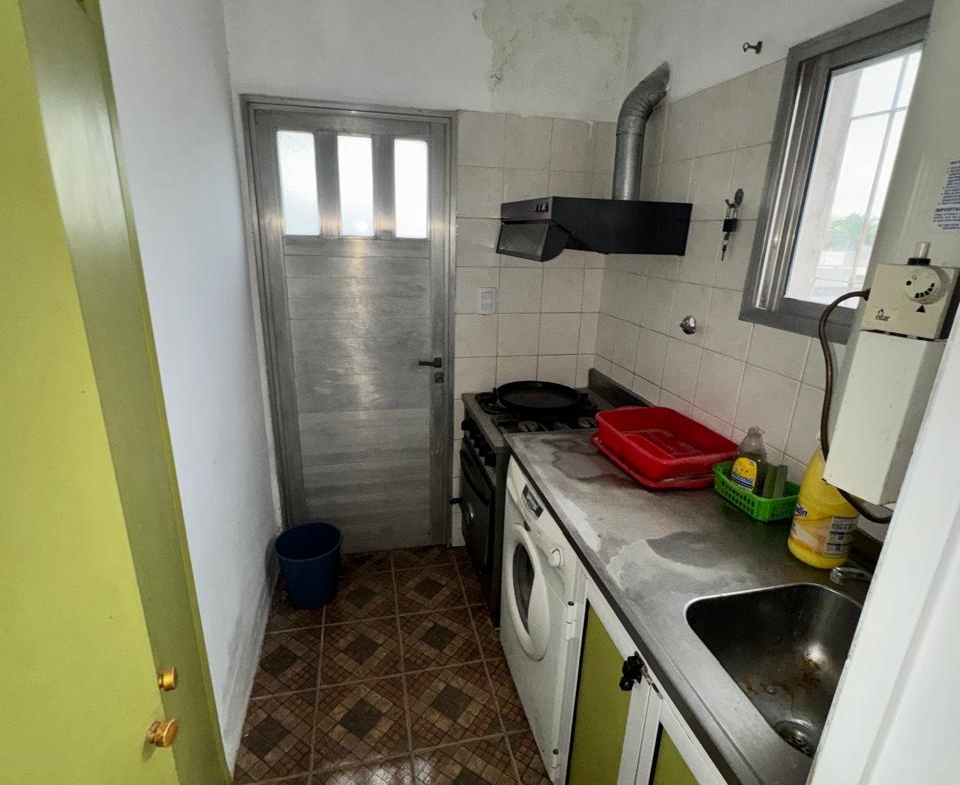 Departamento 2 dormitorios + Local 250 m² – Lobos