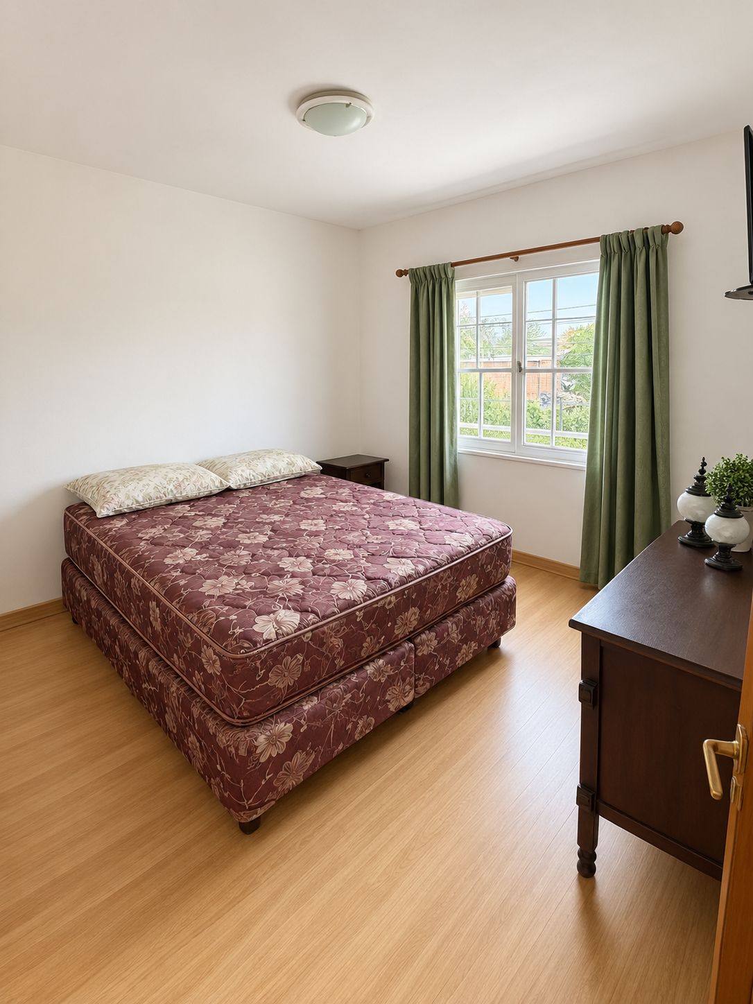 Departamento 2 dormitorios + Local 250 m² – Lobos