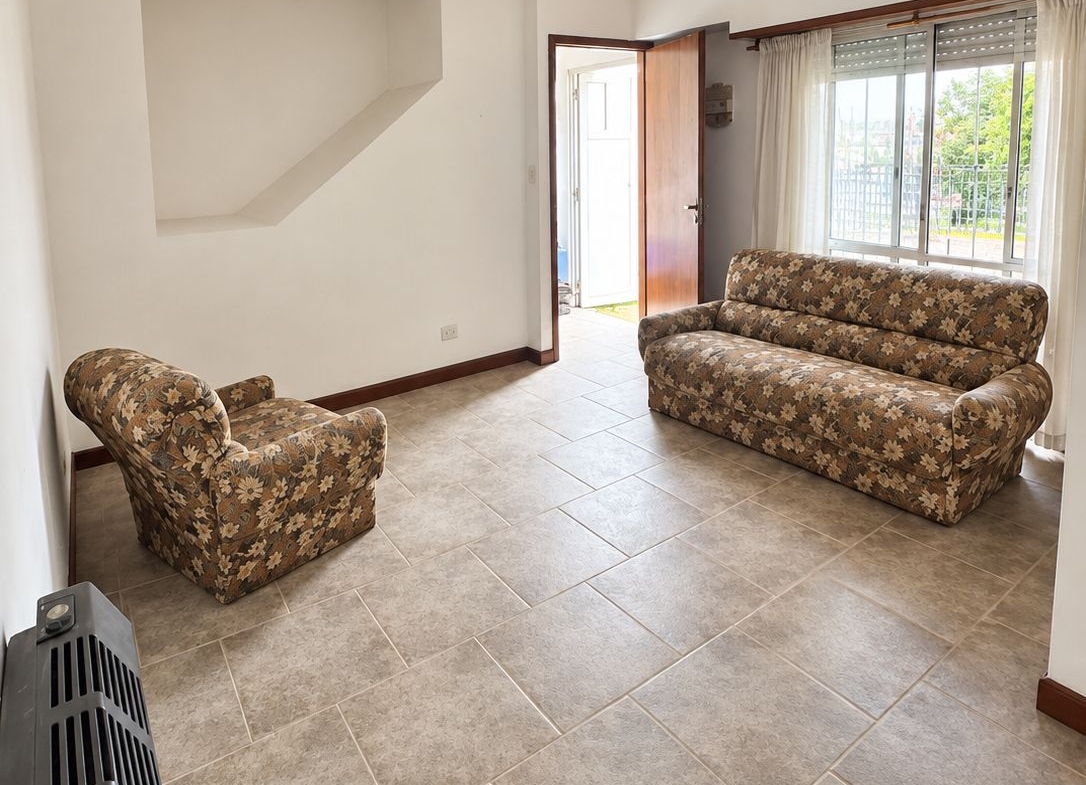 Departamento 2 dormitorios + Local 250 m² – Lobos