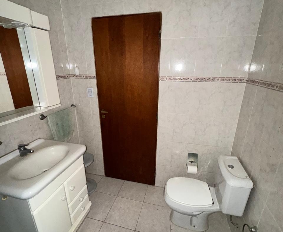 Departamento 2 dormitorios + Local 250 m² – Lobos