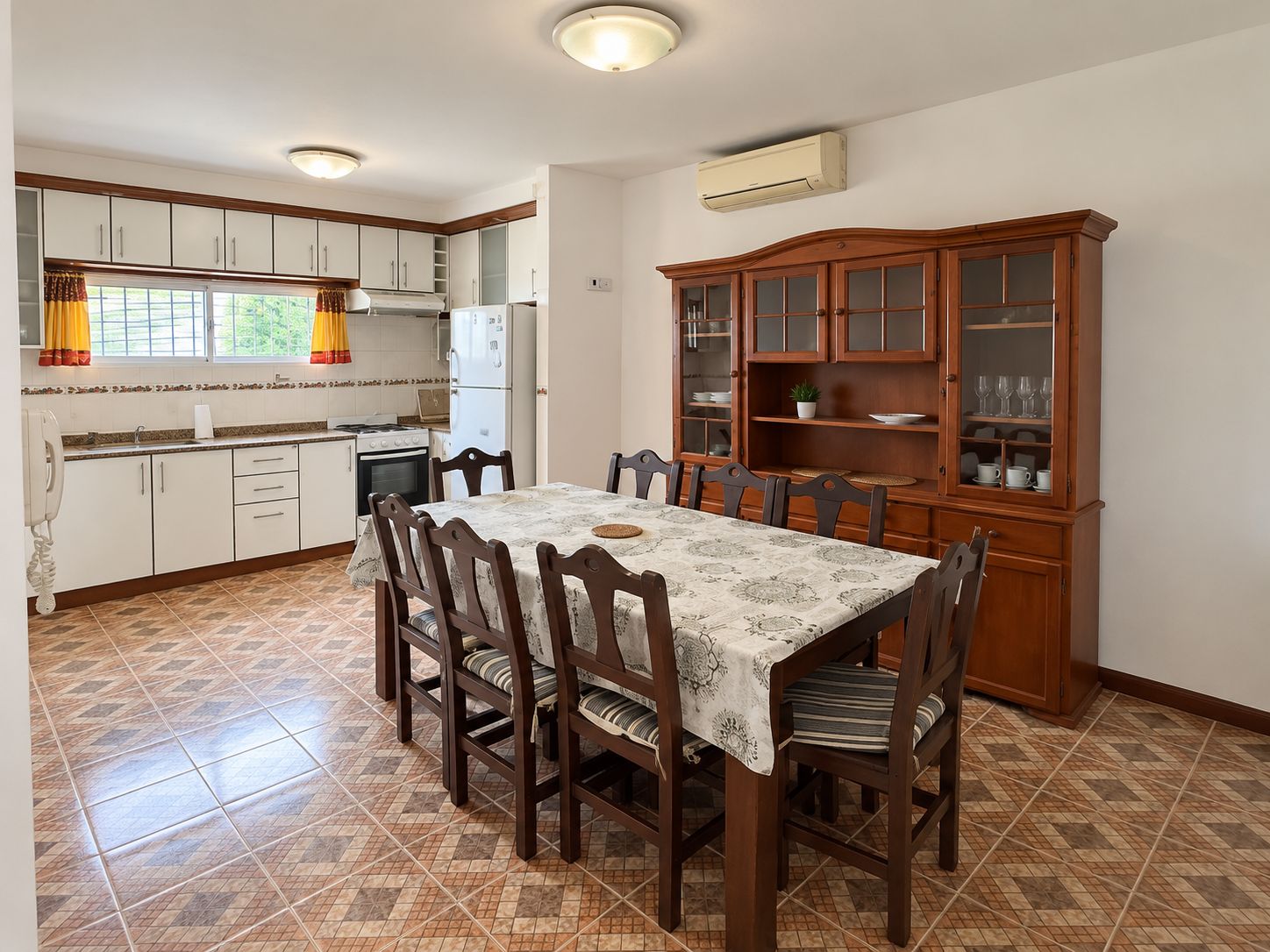 Departamento 2 dormitorios + Local 250 m² – Lobos