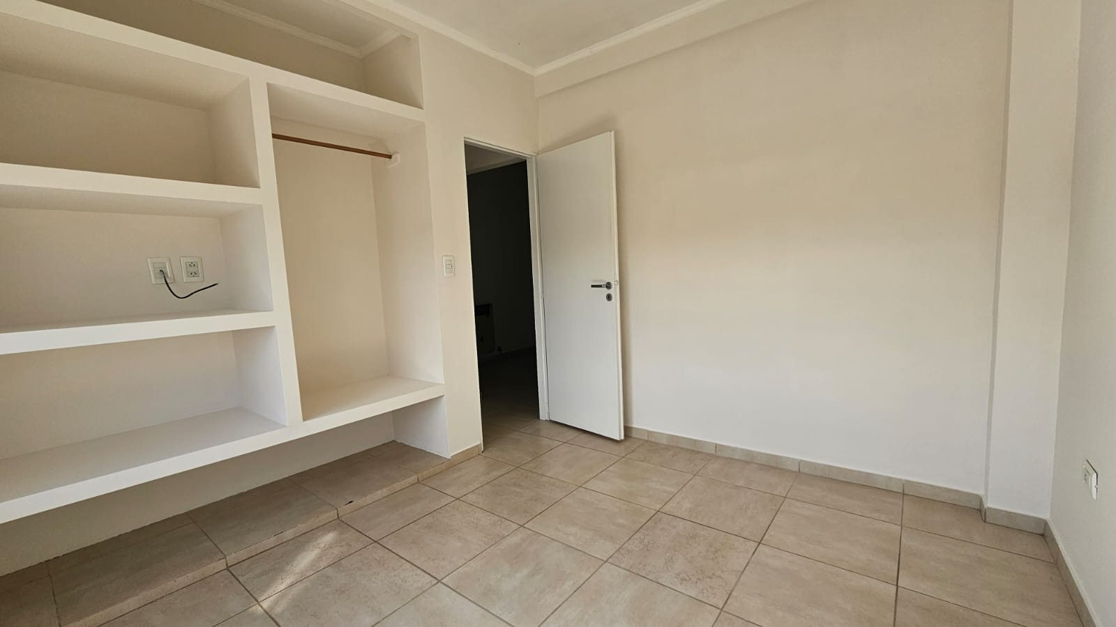 WhatsApp Image 2026-09-30 at 3.20.22 PM (1) Alquiler 1 Dorm. – Lobos